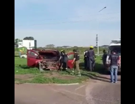 Venían a pasar en día en el Gaucho Gil y colisionaron con un camión