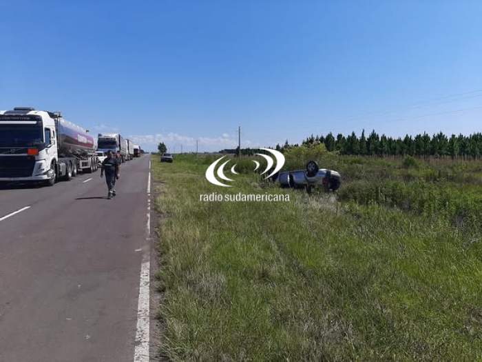 Choque fatal entre un camión y dos automóviles: un muerto y heridos