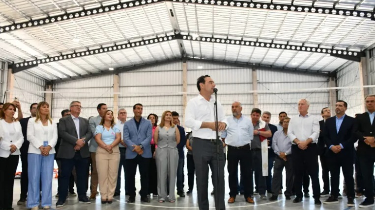 Valdés inauguró obras viales y deportivas clave para el desarrollo de Santa Ana