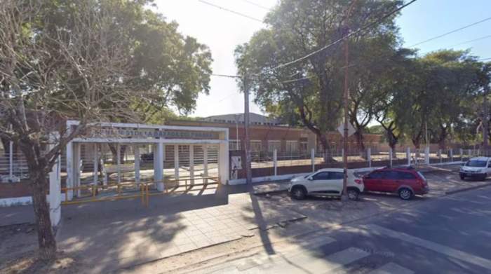Batalla campal entre alumnas en Entre Ríos: mordieron a un profesor