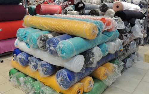 Corrientes: Robaron un rollo de tela de un local y escaparon en un remis