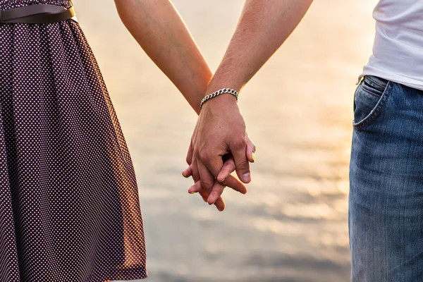 Como antes de Tinder: puso un aviso en el diario para hallar pareja