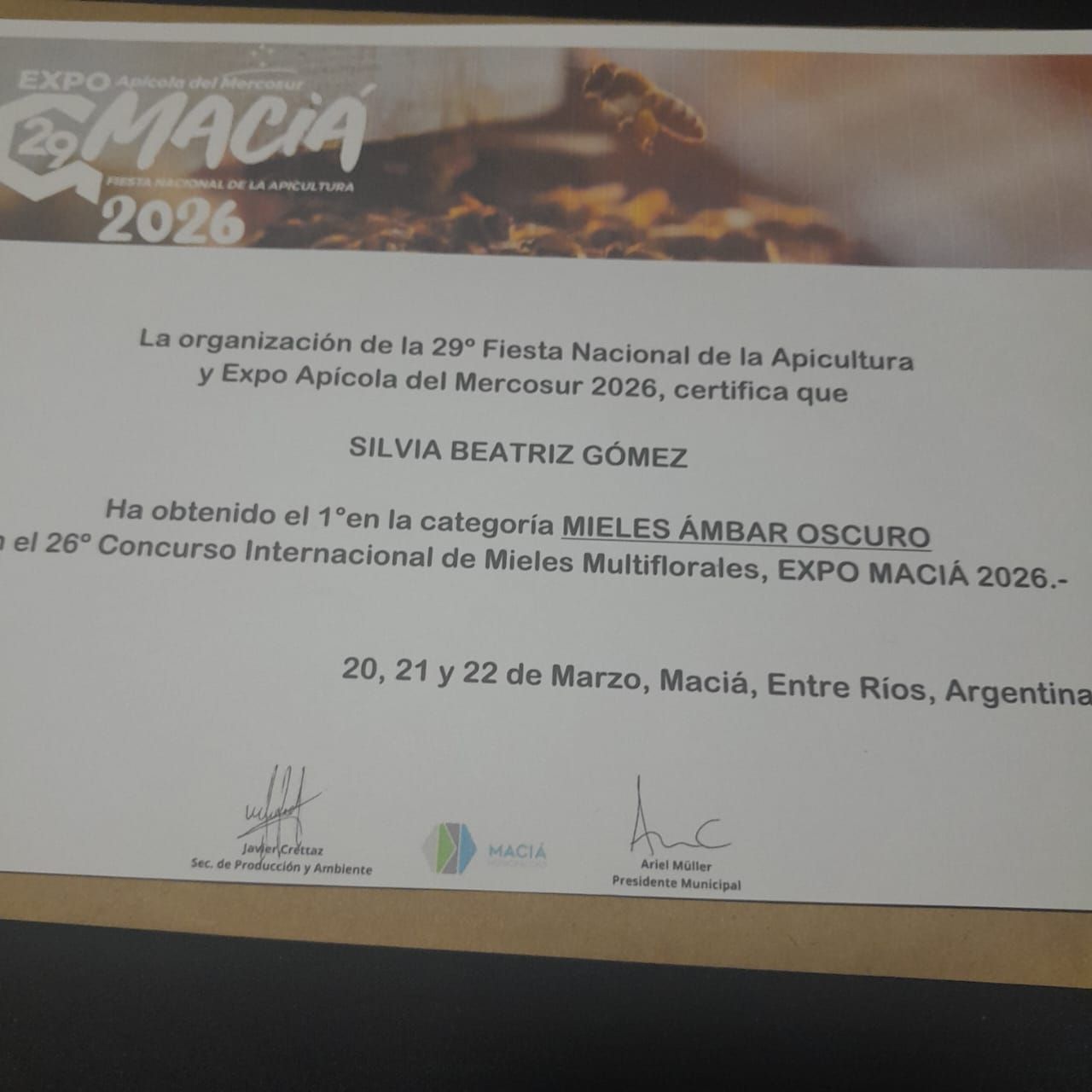 Esquina celebra un logro histórico: una miel fue elegida como la mejor del continente