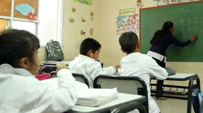 Datos oficiales ratifican que Corrientes sostiene el mejor salario docente del NEA