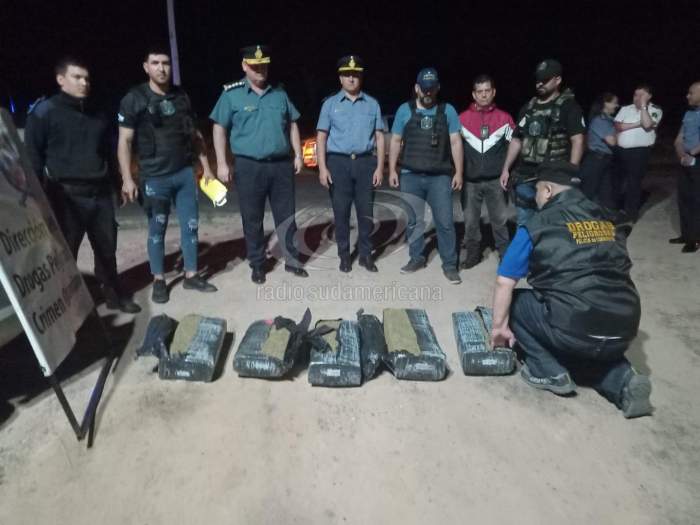 Tras persecución, abandonaron un auto con 55 kilos de marihuana