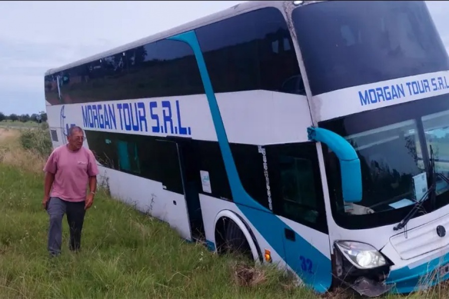 Colectivo que viajaba a Corrientes despistó por pelea entre choferes