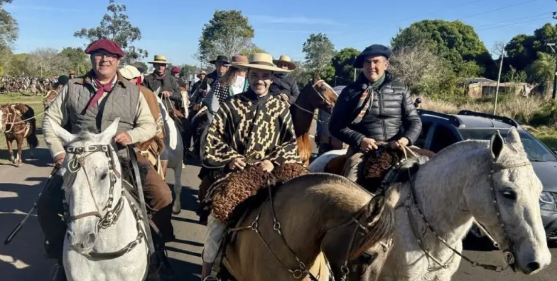 Valdés peregrinó junto a los fieles a Itatí: "Las raíces de Corrientes se sostienen en la fe y las tradiciones"