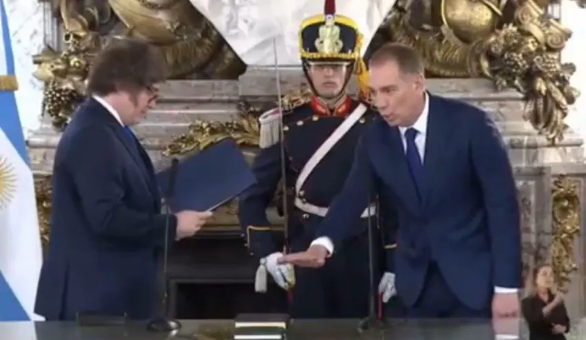 Javier Milei le tomó juramento a Diego Santilli como ministro del Interior