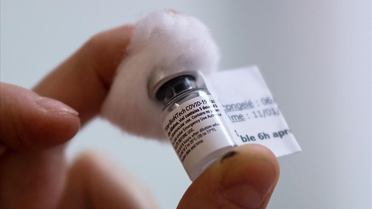 La vacuna de Pfizer le causó parálisis facial a un hombre
