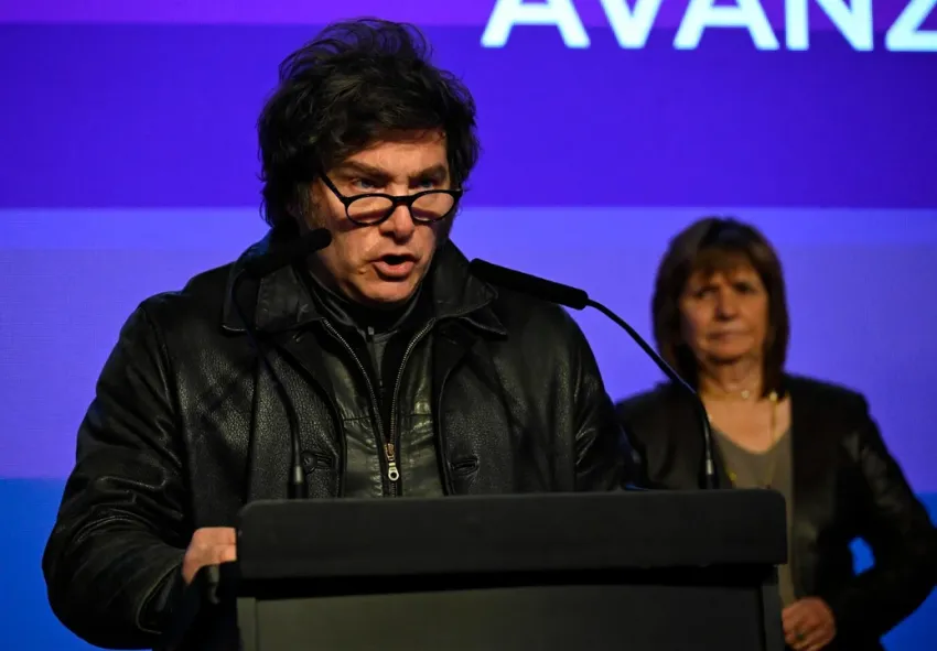 Milei reconoció la derrota y prometió corregir errores, pero ratificó el plan económico
