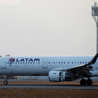 Denunció a una aerolínea por un vuelo cancelado y ahora deben indemnizarlo por 130 mil pesos