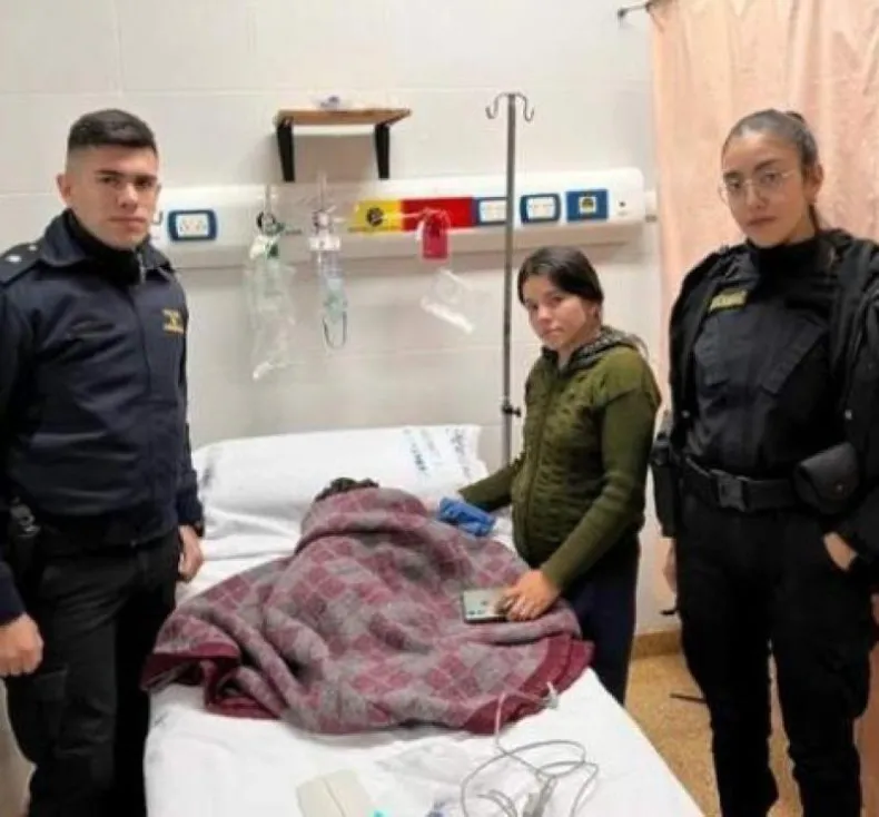Policías salvaron a niño que cayó en un pozo