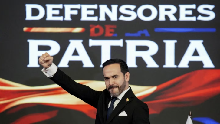 Con la presencia de Milei y bajo una alerta terrorista, asume el nuevo presidente de Colombia