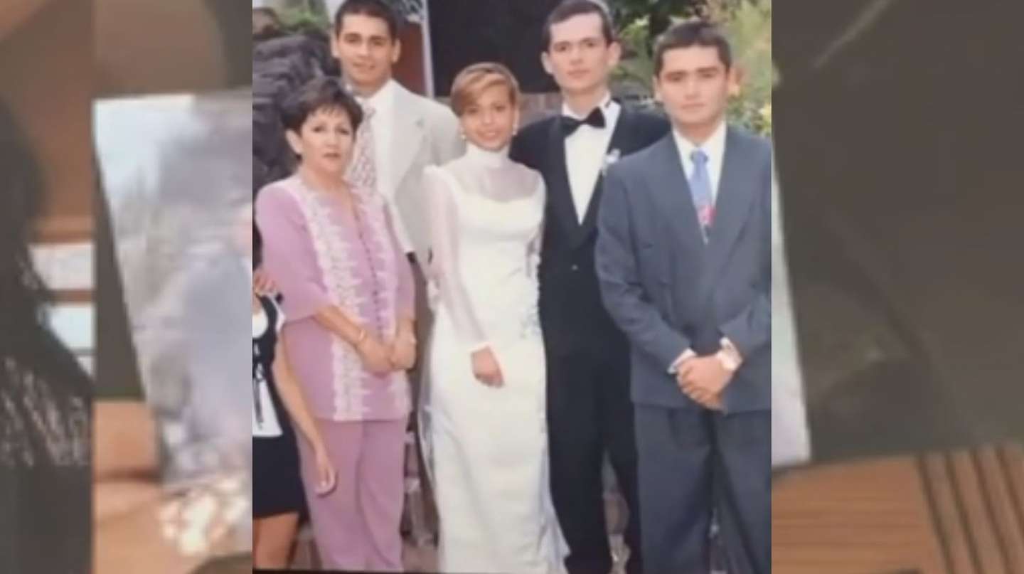 Odiaba tanto a su nuera que la borró de la foto de su propio casamiento