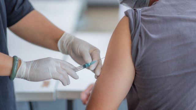 Esquina: este jueves siguen vacunando contra el coronavirus en el hospital