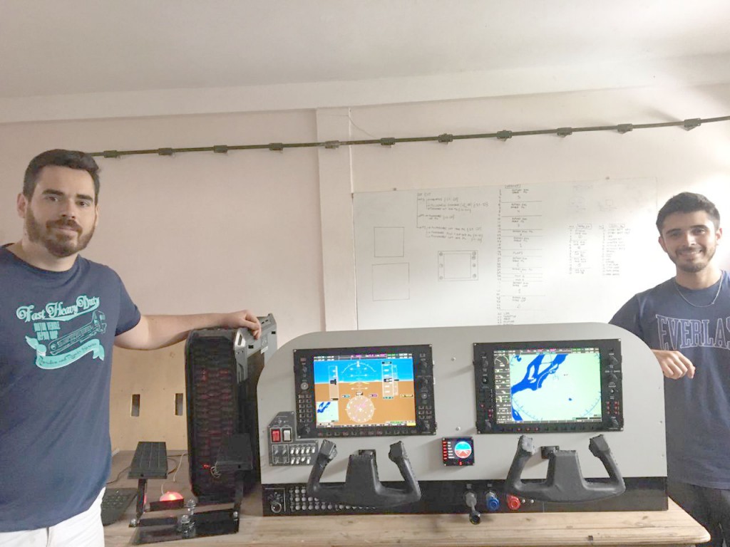 Jóvenes pilotos construyen el primer simulador de vuelo local
