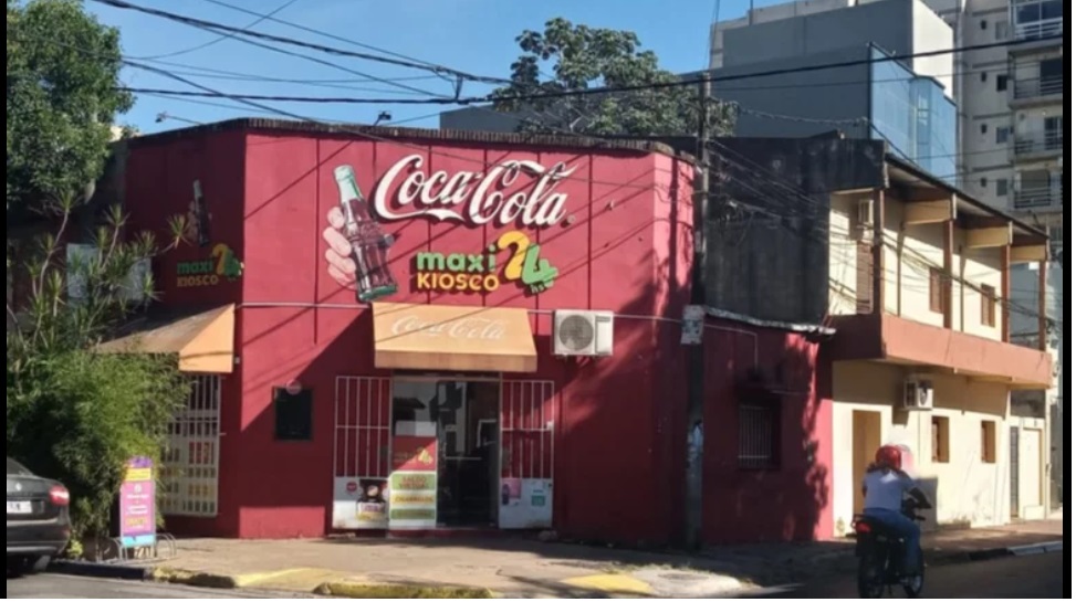 Corrientes: empleado de un kiosco evitó un asalto a mano armada usando un escurridor