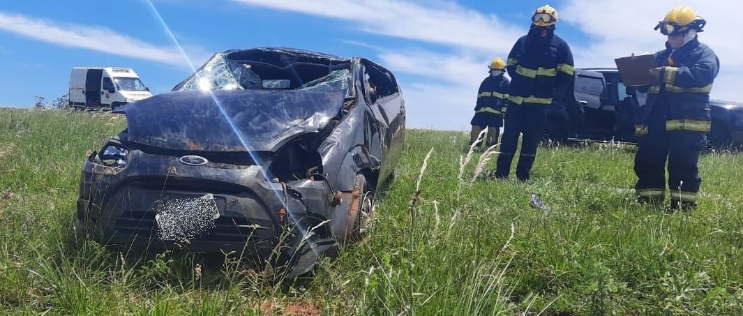 Alvear: Un automóvil despistó y volcó sobre Ruta Nacional Nº 14