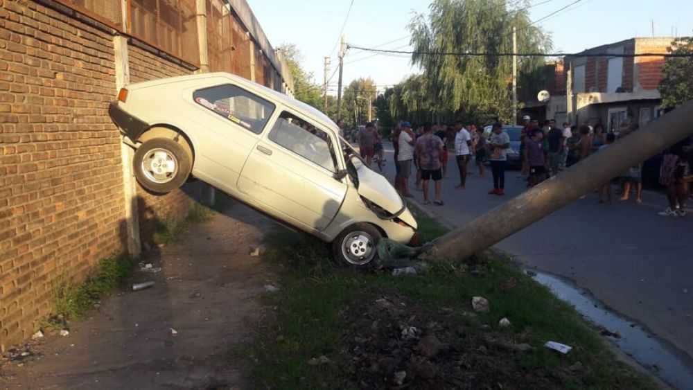 Le robó el auto al papá, atropelló a un hombre con su hijo y lo mató