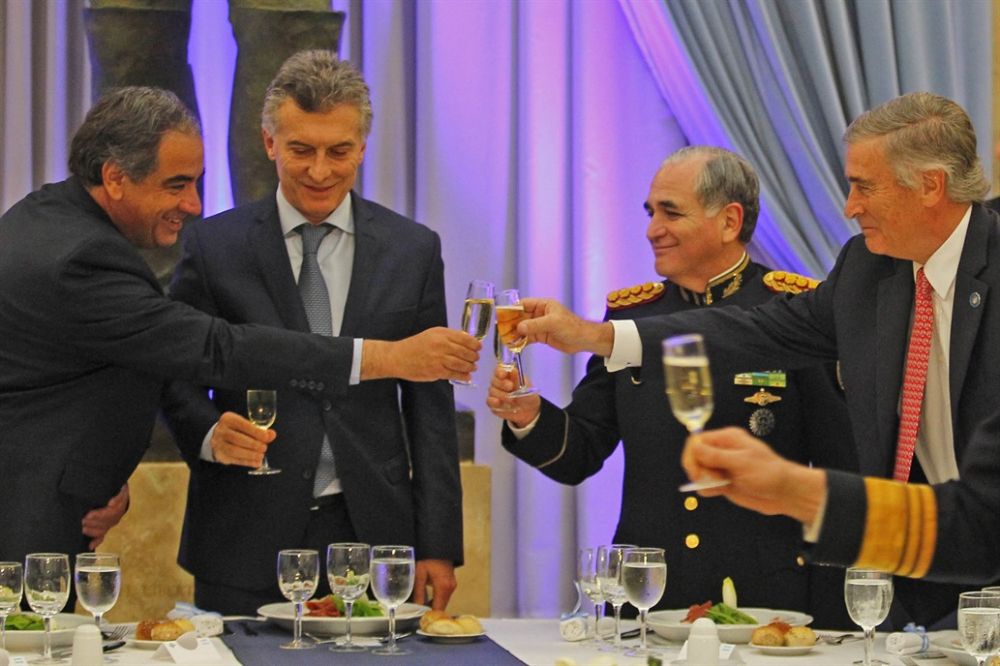 Disponen aumento salarial del 20% para las Fuerzas Armadas