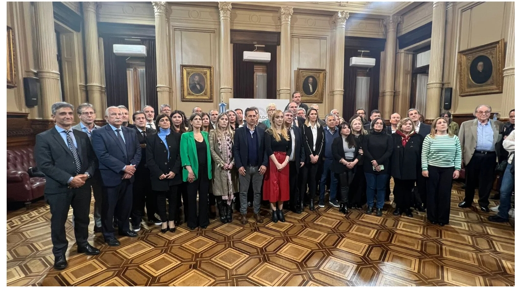 Los senadores del oficialismo y la oposición hicieron una declaración conjunta en repudio al atentado contra la Vicepresidenta
