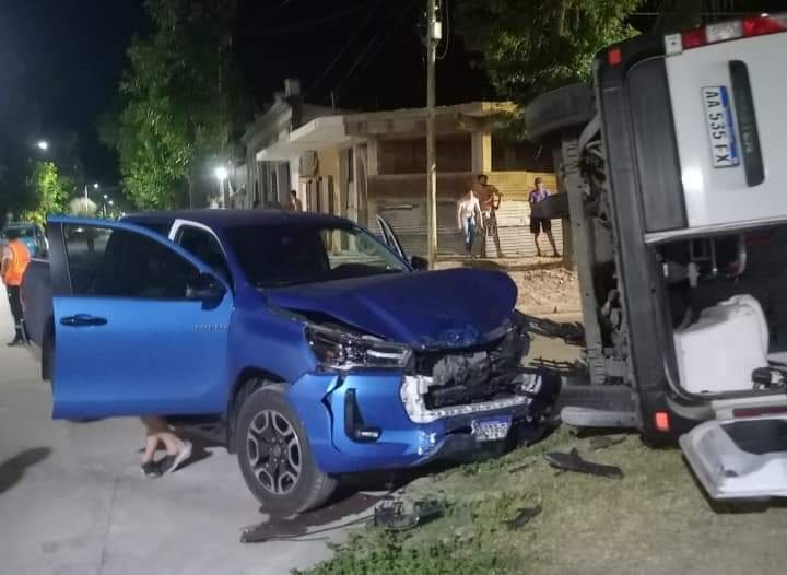 Esquina: chocaron una camioneta y una ambulancia