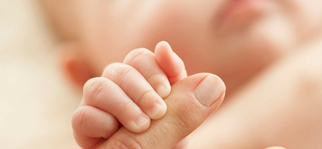 Un bebé tiene el 40% del cuerpo quemado porque su papá quiso prender el fuego del asado con combustible