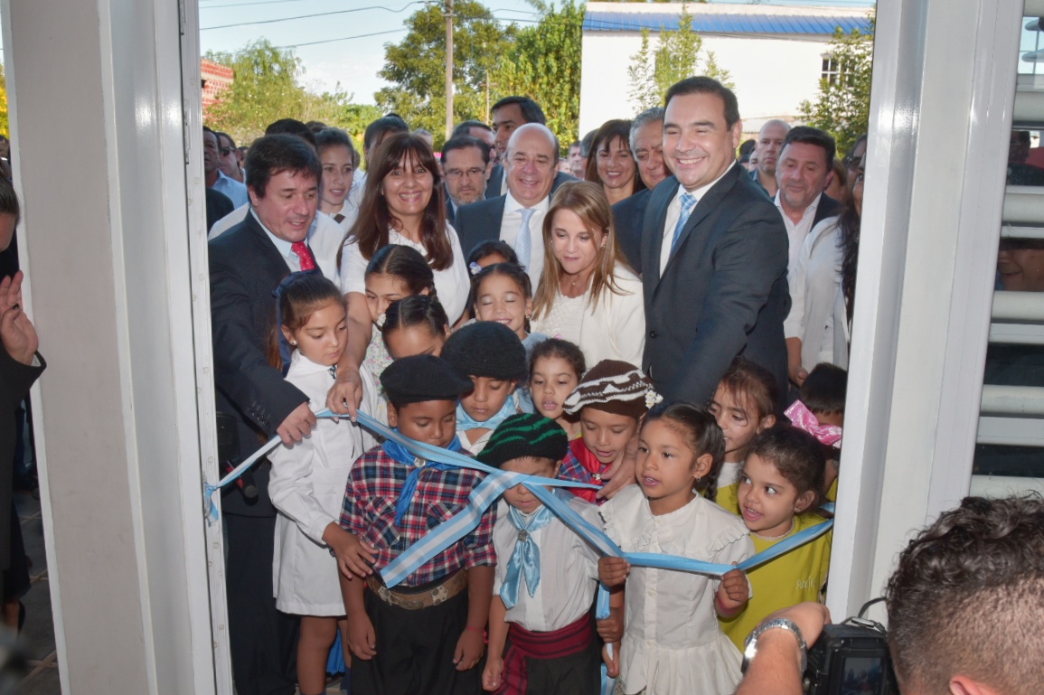 Valdés: "Quiero destacar y felicitar a los docentes por el esfuerzo y compromiso con la educación pública"