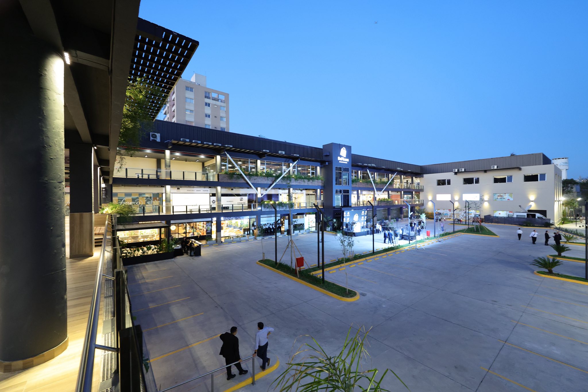 Corrientes: Valdés inauguró el nuevo Centro Comercial de La Unidad