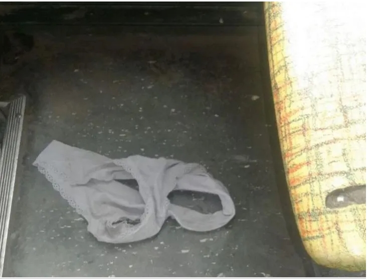 Flechazo en el colectivo: le dejó su bombacha al chofer