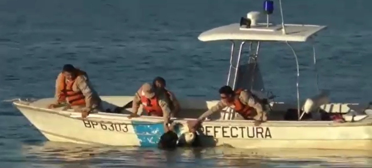 Hallaron el cuerpo sin vida del joven que se tiró al río tras discutir con su novia