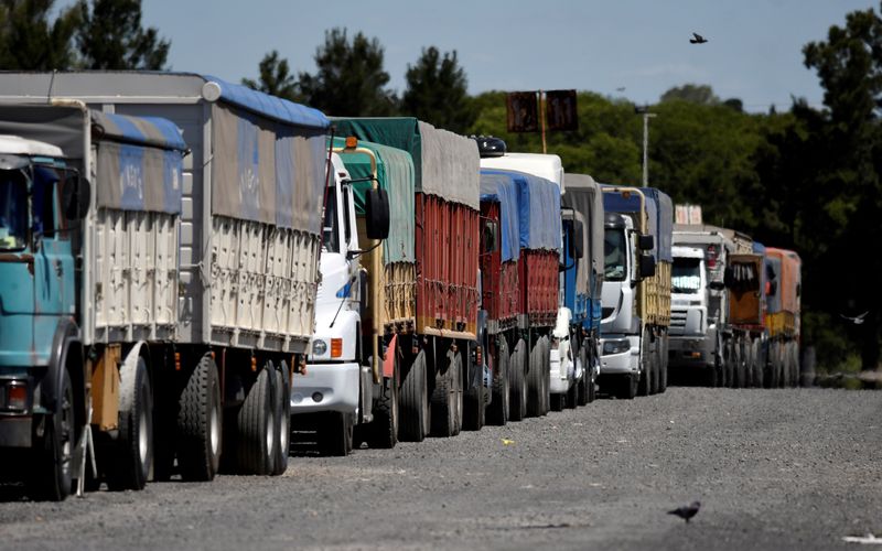 Se intensifica la protesta de los transportistas por el faltante de gasoil y el diálogo con el Gobierno no logró avances