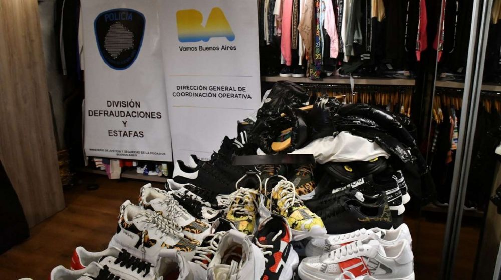 Estafaban a futbolistas y famosos con ropa de marcas de lujo truchas