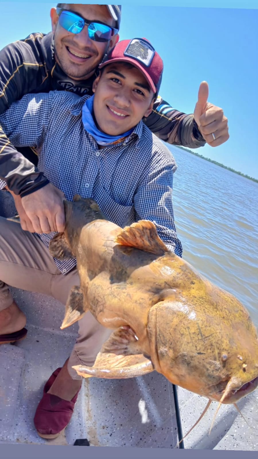 Impactante captura en Esquina: pescadores logran atrapar un manguruyú de 35 kilos