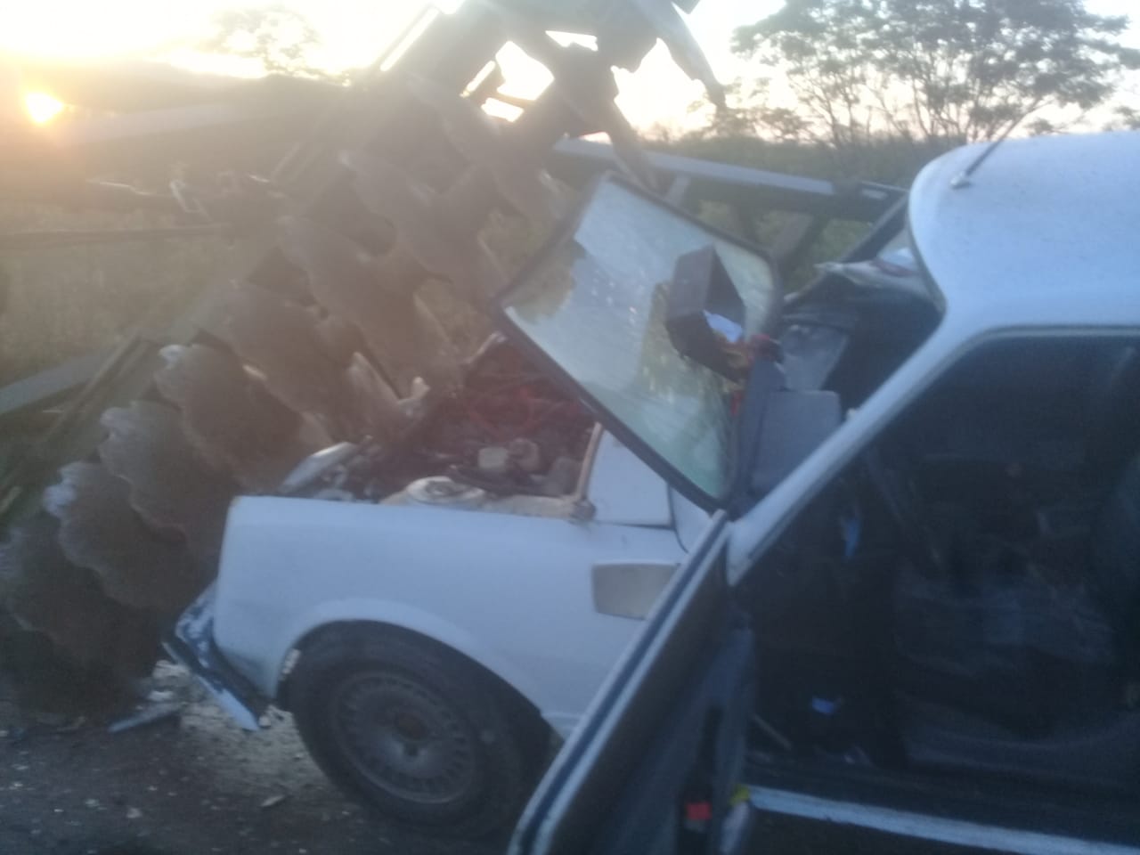 Ruta 12: feroz choque entre un automóvil y un tractor