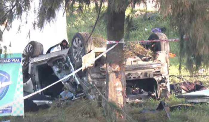 Cinco muertos tras despiste, vuelco y choque de un auto contra un árbol