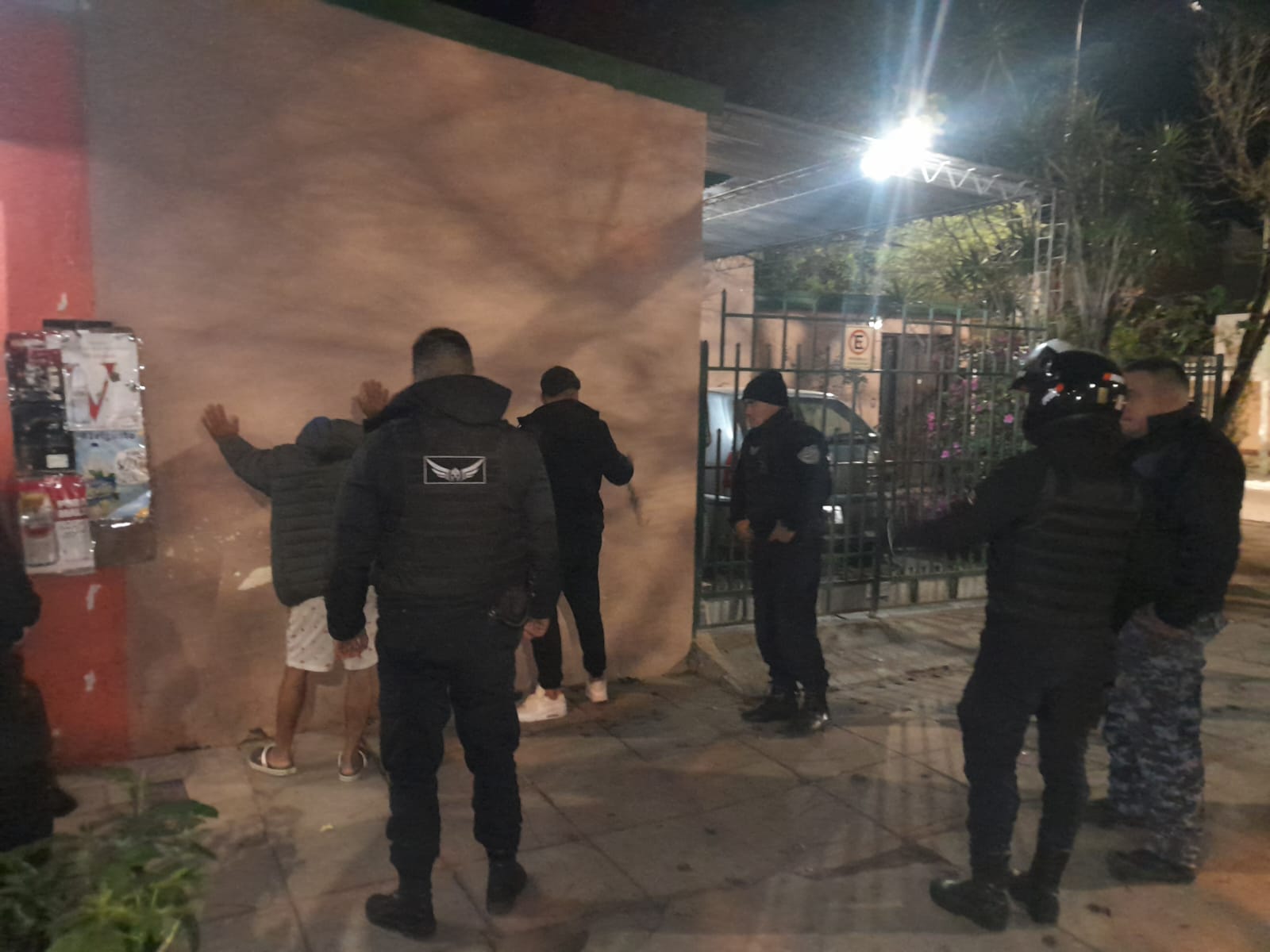 Corrientes: demoraron a 15 personas por actitud sospechosa,  algunos de ellos tenían antecedentes por robo
