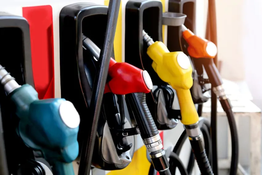 Postergaron parte del aumento de combustibles para septiembre