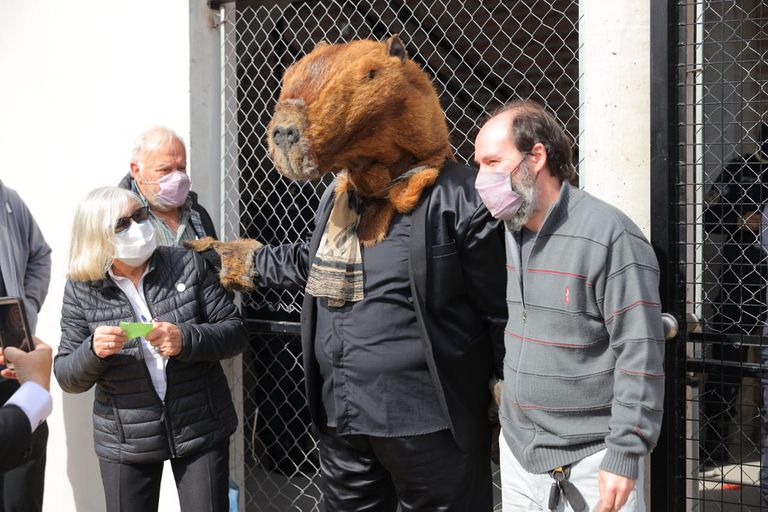 Paso 2021 insólitas: un hombre fue disfrazado de carpincho