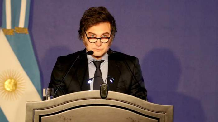Milei avisó que mantendrá el déficit cero en 2025 y advirtió a los gobernadores