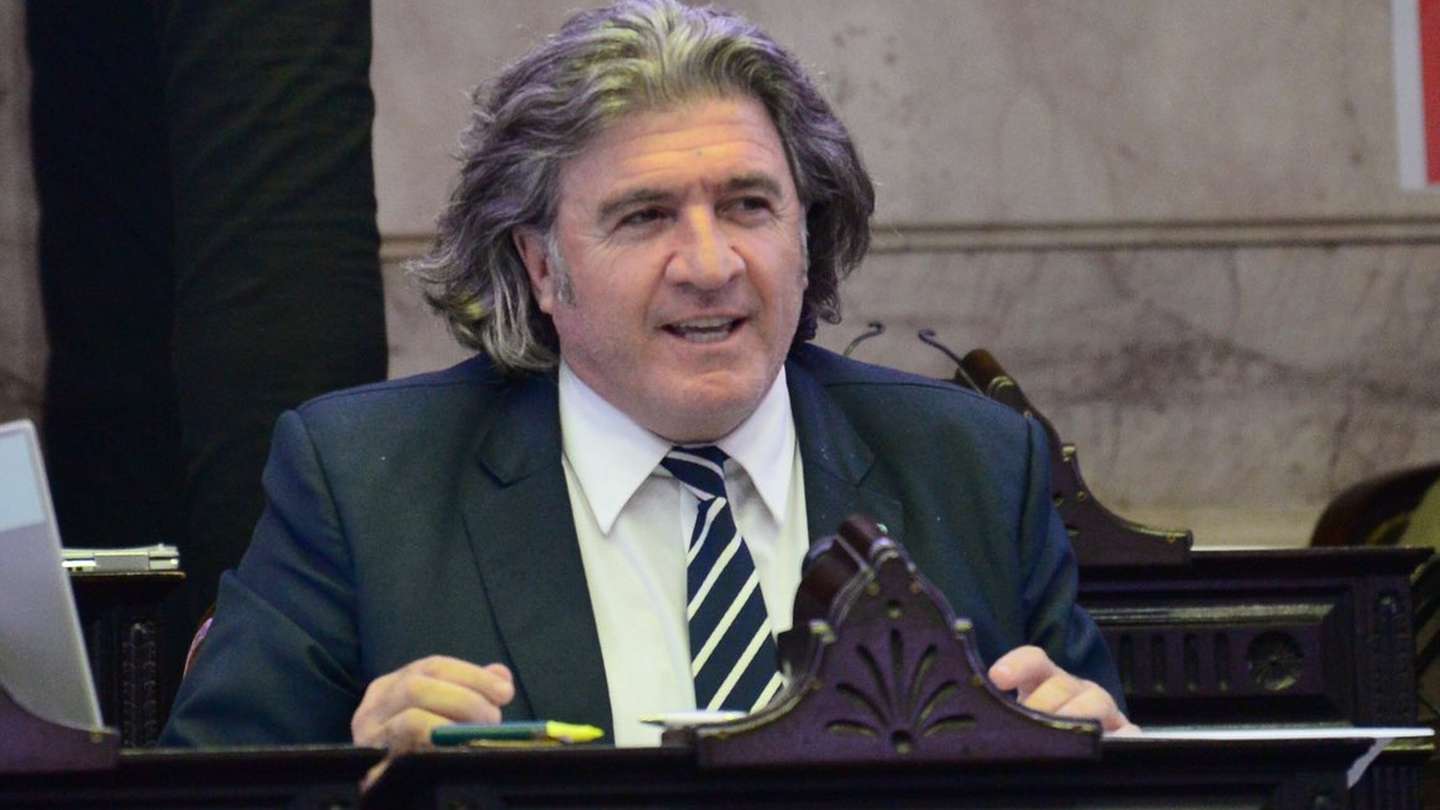 Pide consulta popular para determinar Mendoza debe separarse del país