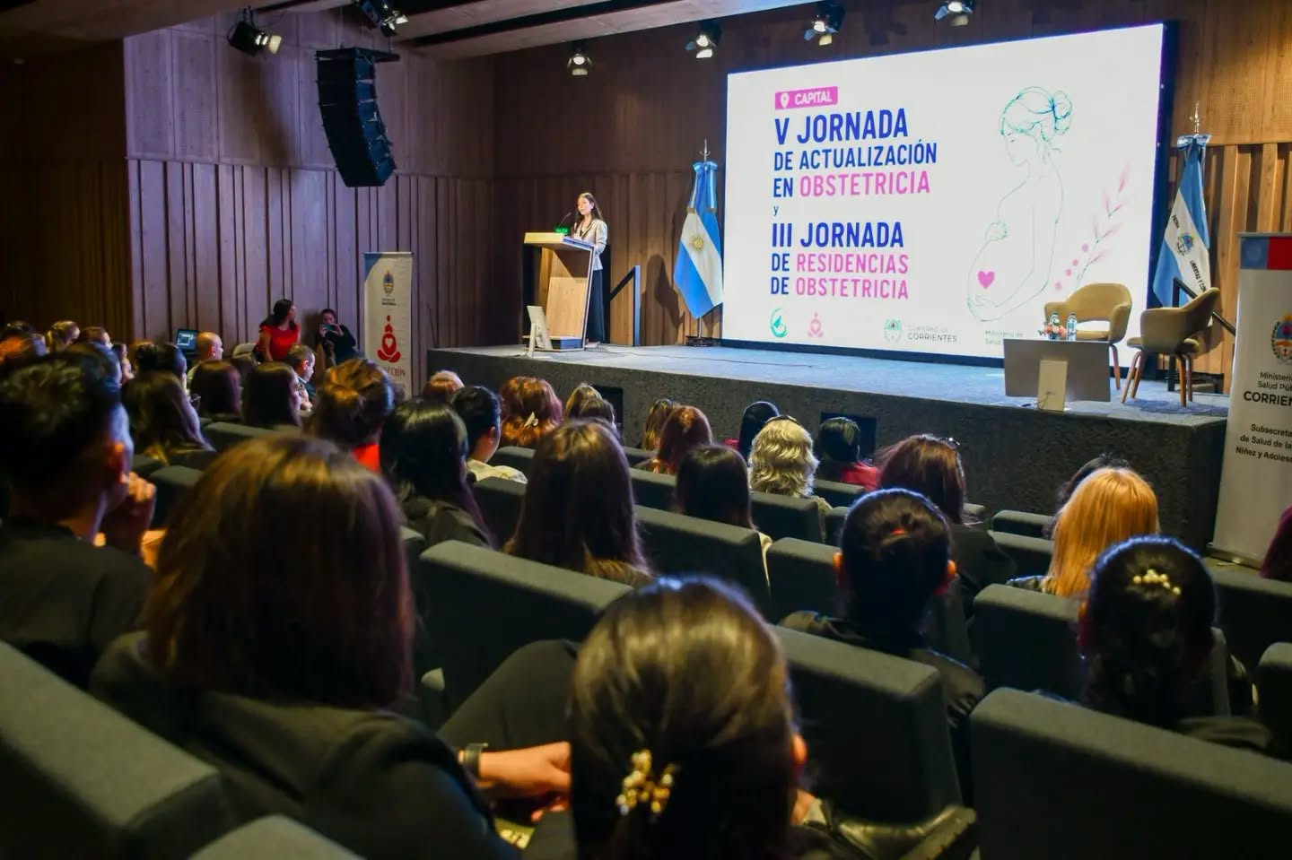 Referentes nacionales e internacionales capacitaron a más de 150 profesionales de la obstetricia