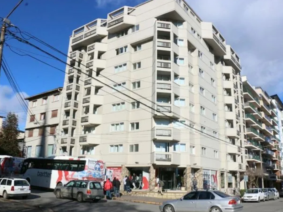 Bariloche: un estudiante de 17 años cayó de un sexto piso durante su viaje de egresados