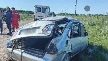 Corrientes: Un auto volcó en la Ruta Provincial N°6