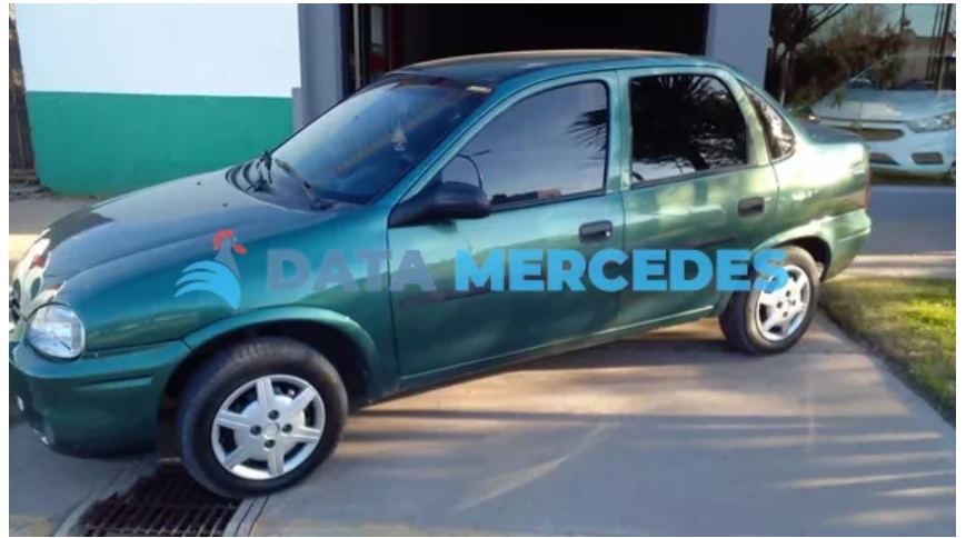 Mercedes: dejó estacionado el auto con la llave puesta y se lo robaron