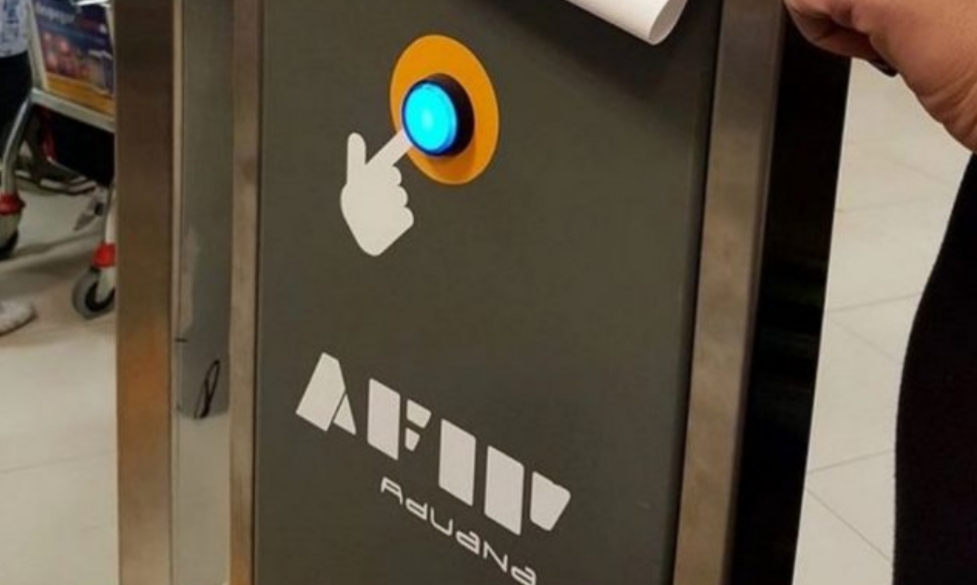 Autorizan el ingreso de laptops y celulares sin pagar impuestos en Aduana