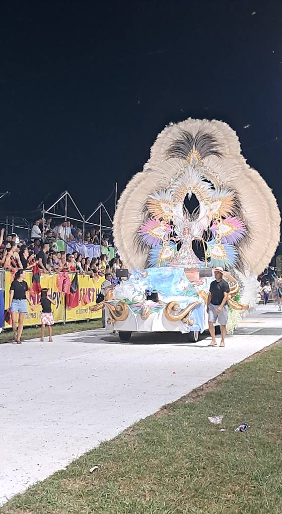 Esquina vivió su primer noche de carnaval 2025
