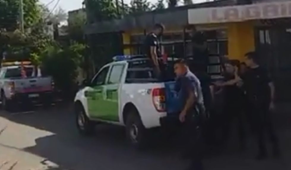 Mercedes: conductor le pego una trompada a inspector que lo habría multado