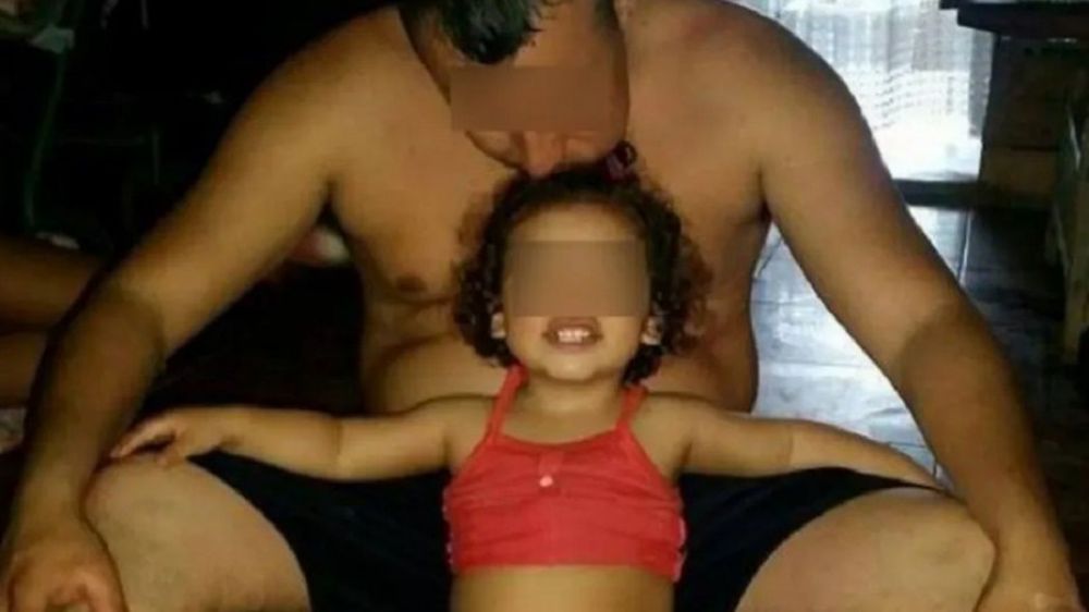 Un policía mató a su hija de 6 años de un disparo mientras discutía con su mujer