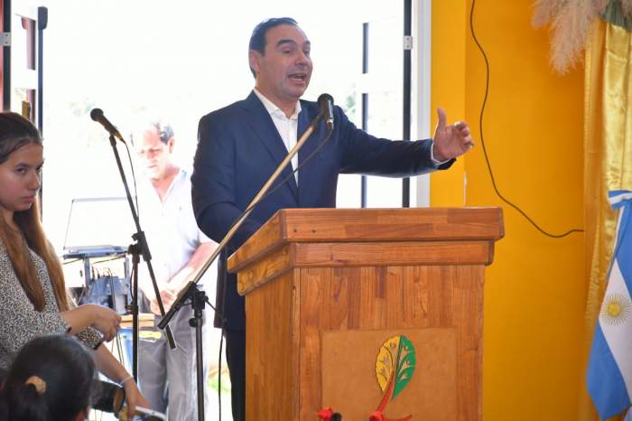 Valdés inauguró un jardín de infantes y anunció la construcción de una escuela